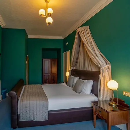 Royal Hotel